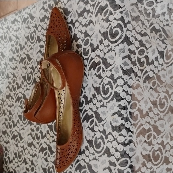 BCBGeneration | Caramel Brown Cutout Flats with Ankle Strap | Women's 7 | NWOT - Picture 2 of 3
